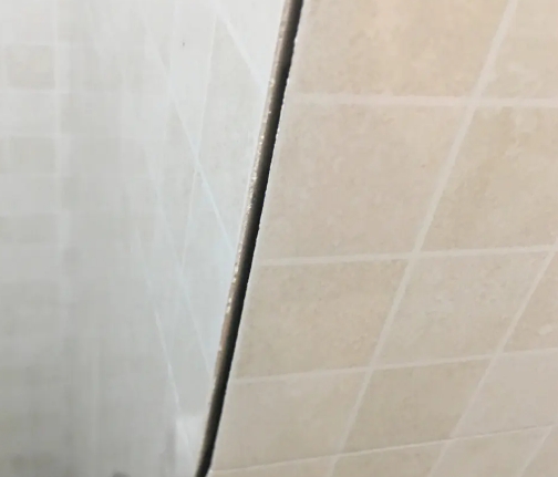 儋州瓷砖空鼓维修公司分享阳台瓷砖脱落的修复过程可以分为以下几个步骤