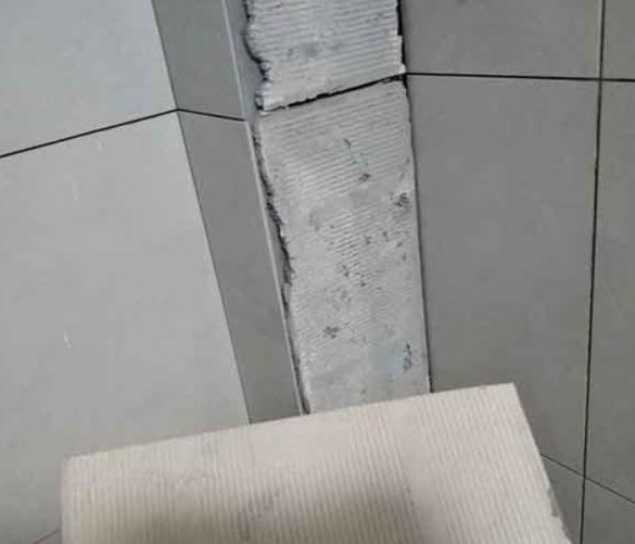 儋州瓷砖空鼓维修公司分享下厨房瓷砖脱落的补救措施。